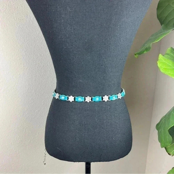 Teen Girl's Rhinestone Floral Design with Turquoise Leather Tabs Chainlink Belt - Picture 1 of 14